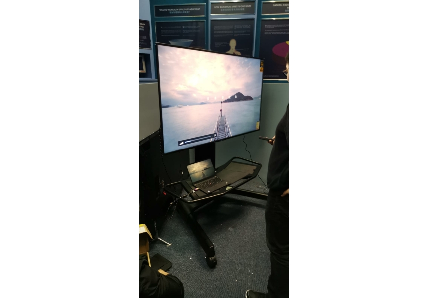 HK Observatory TV with TV cart (2)